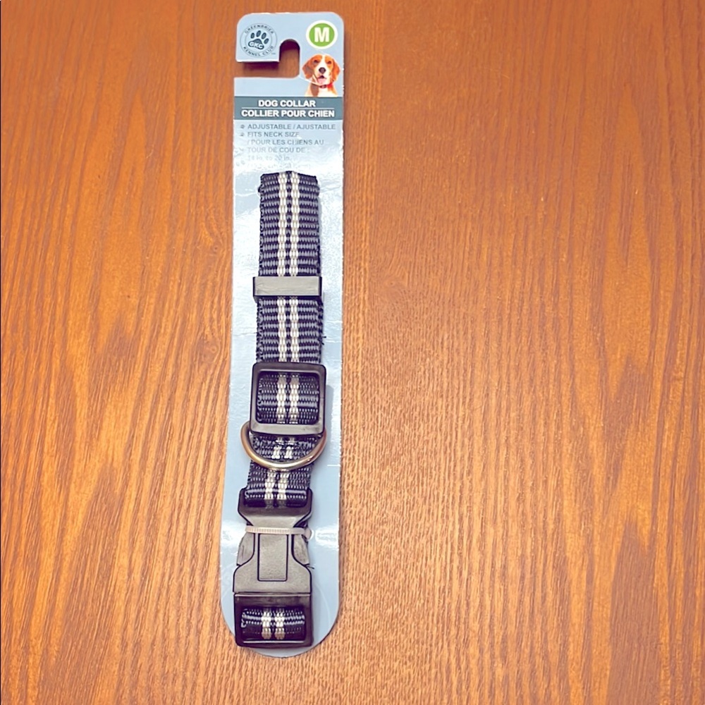 GKC dog collar with adjustable length. Navy blue, white Size M. NWT